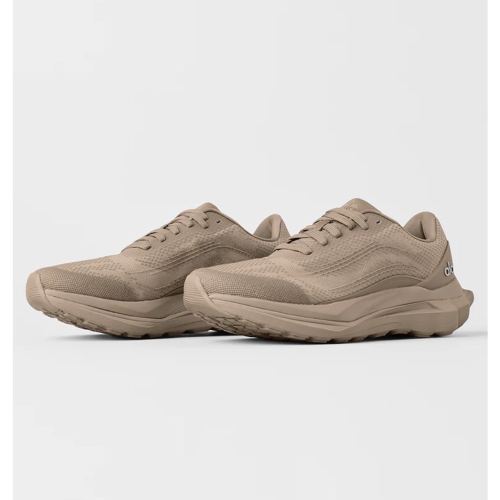 ALO Yoga Performance Sneakers - Gravel